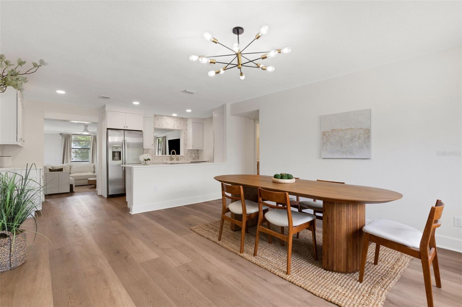 Image 4 of 45 For 381 Kingfish Drive Se