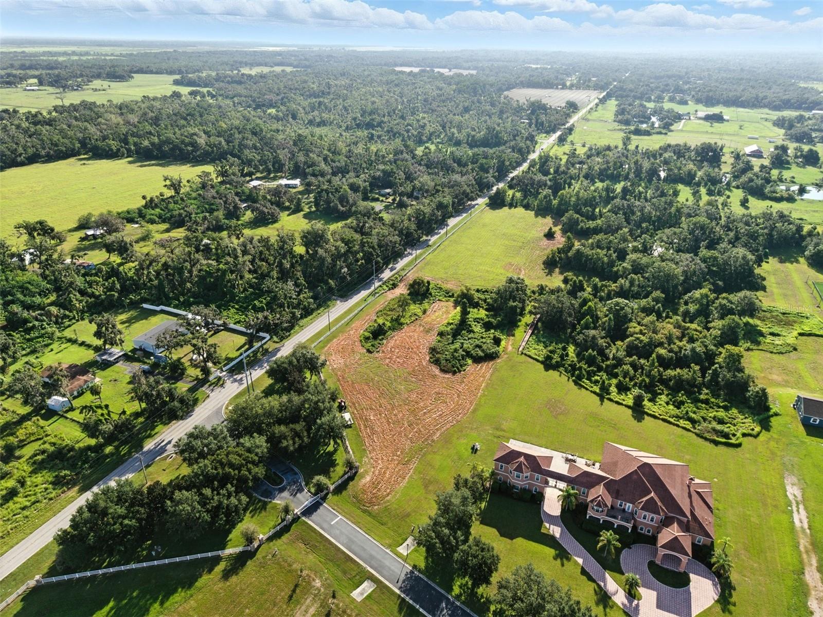 Listing photo id 9 for 8504 Alafia Hills Drive