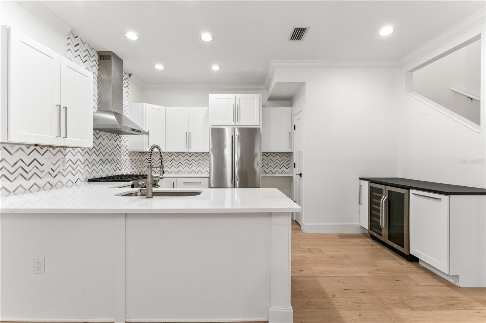 Image 16 of 34 For 407 Westland Avenue 4