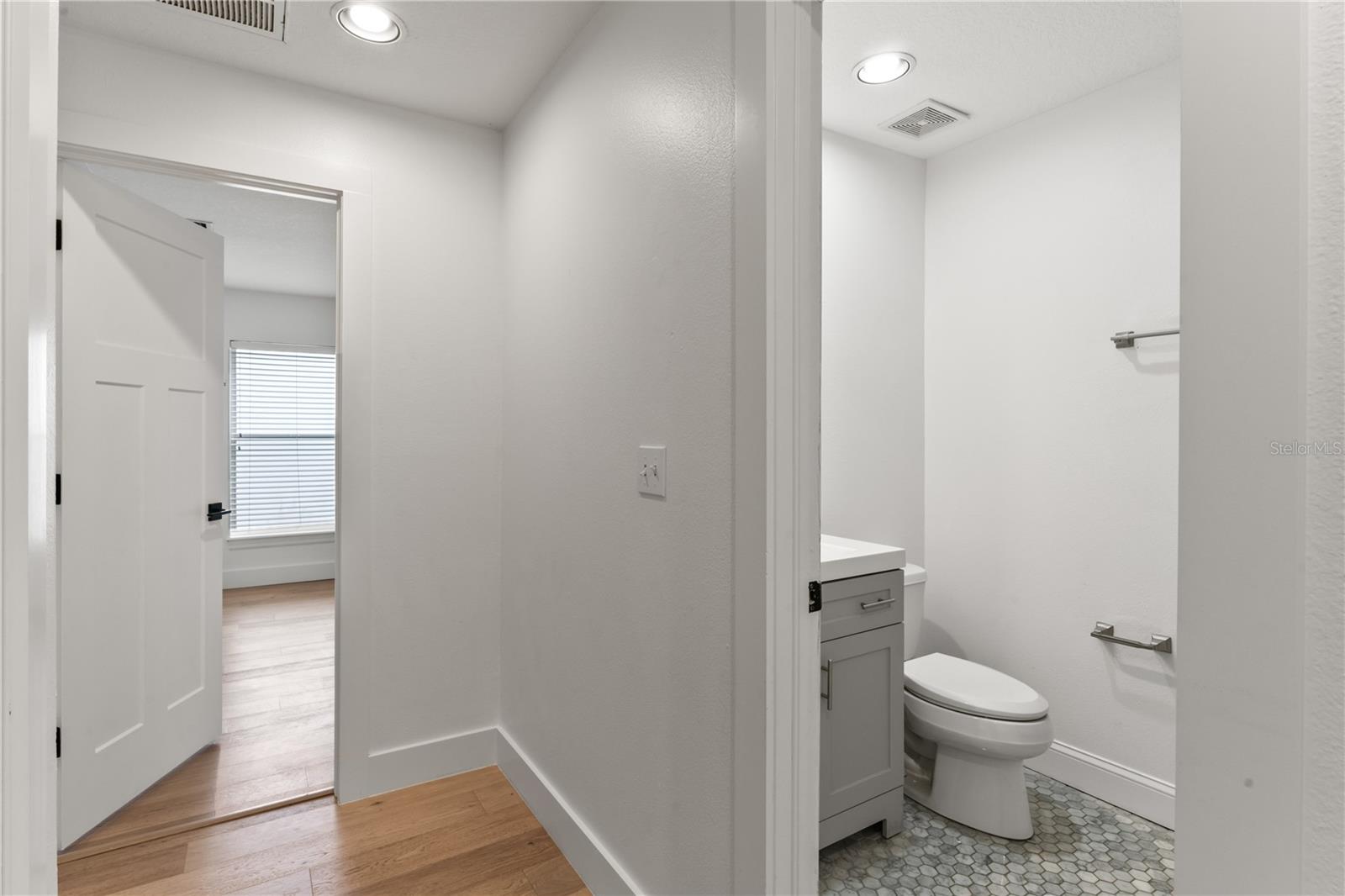 Image 19 of 34 For 407 Westland Avenue 4