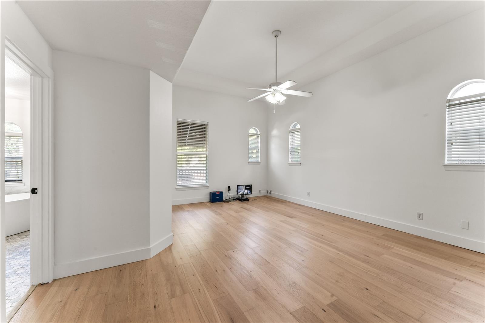 Image 26 of 34 For 407 Westland Avenue 4