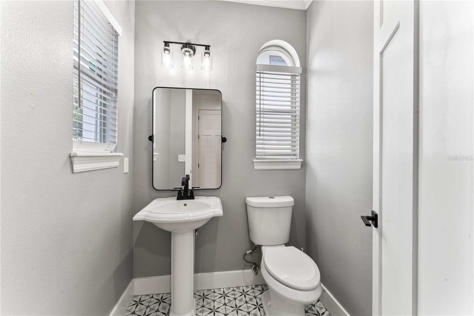 Image 4 of 34 For 407 Westland Avenue 4