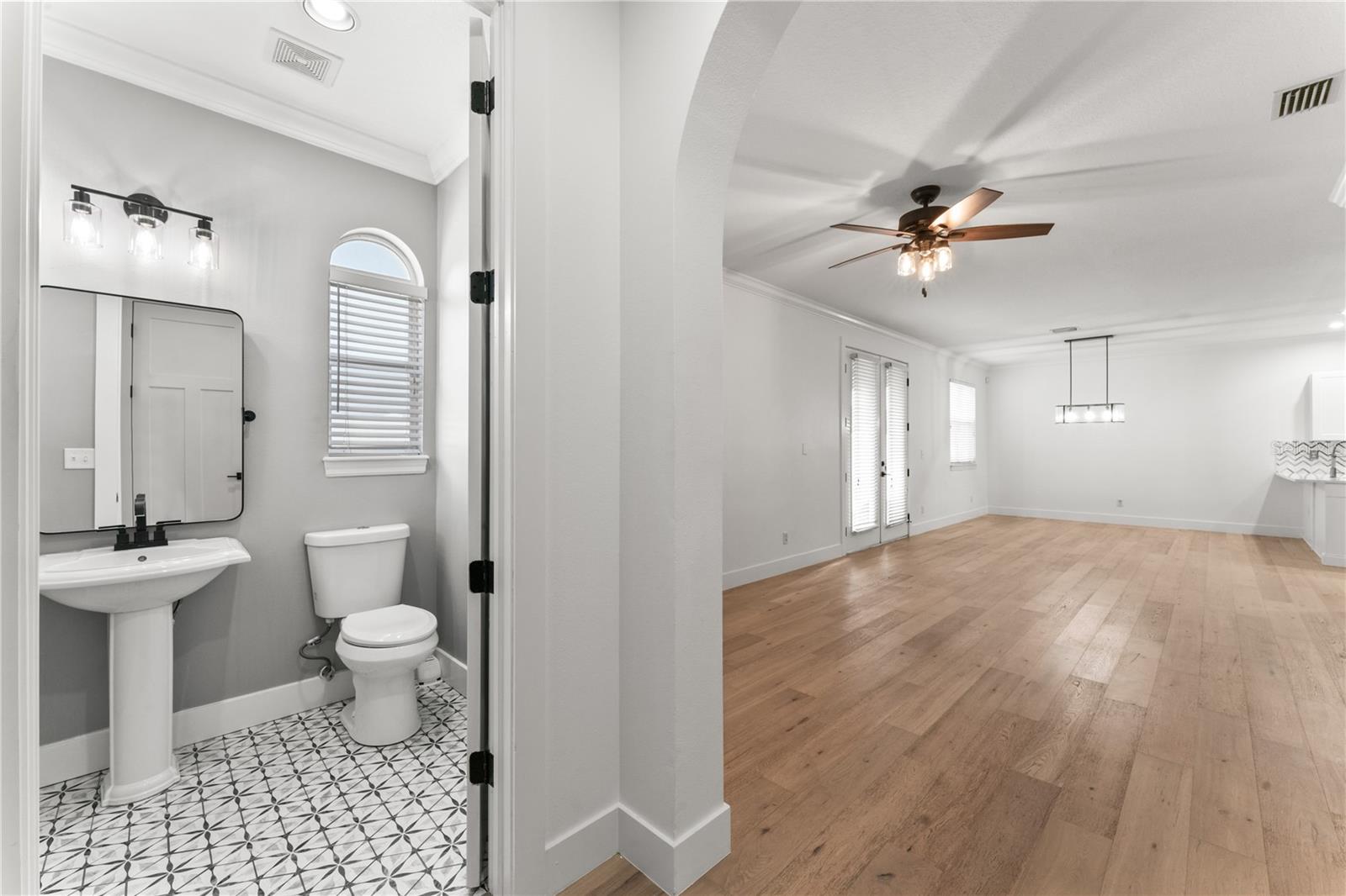 Image 5 of 34 For 407 Westland Avenue 4