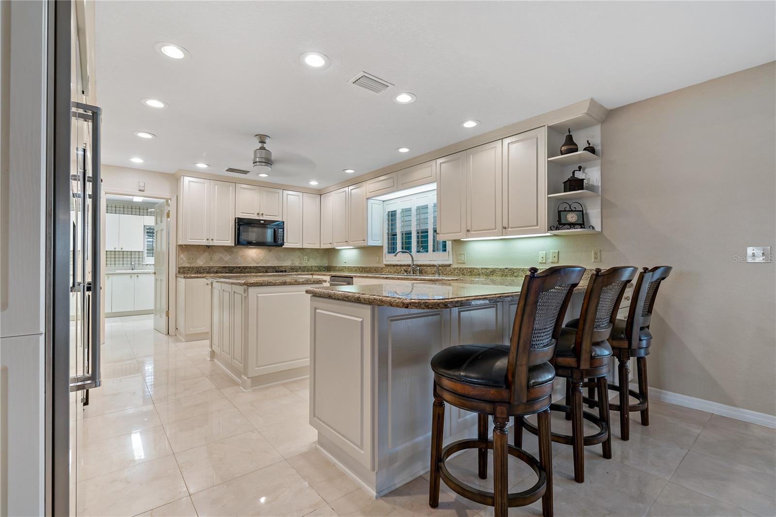 Listing photo id 14 for 2534 Heron Lane N