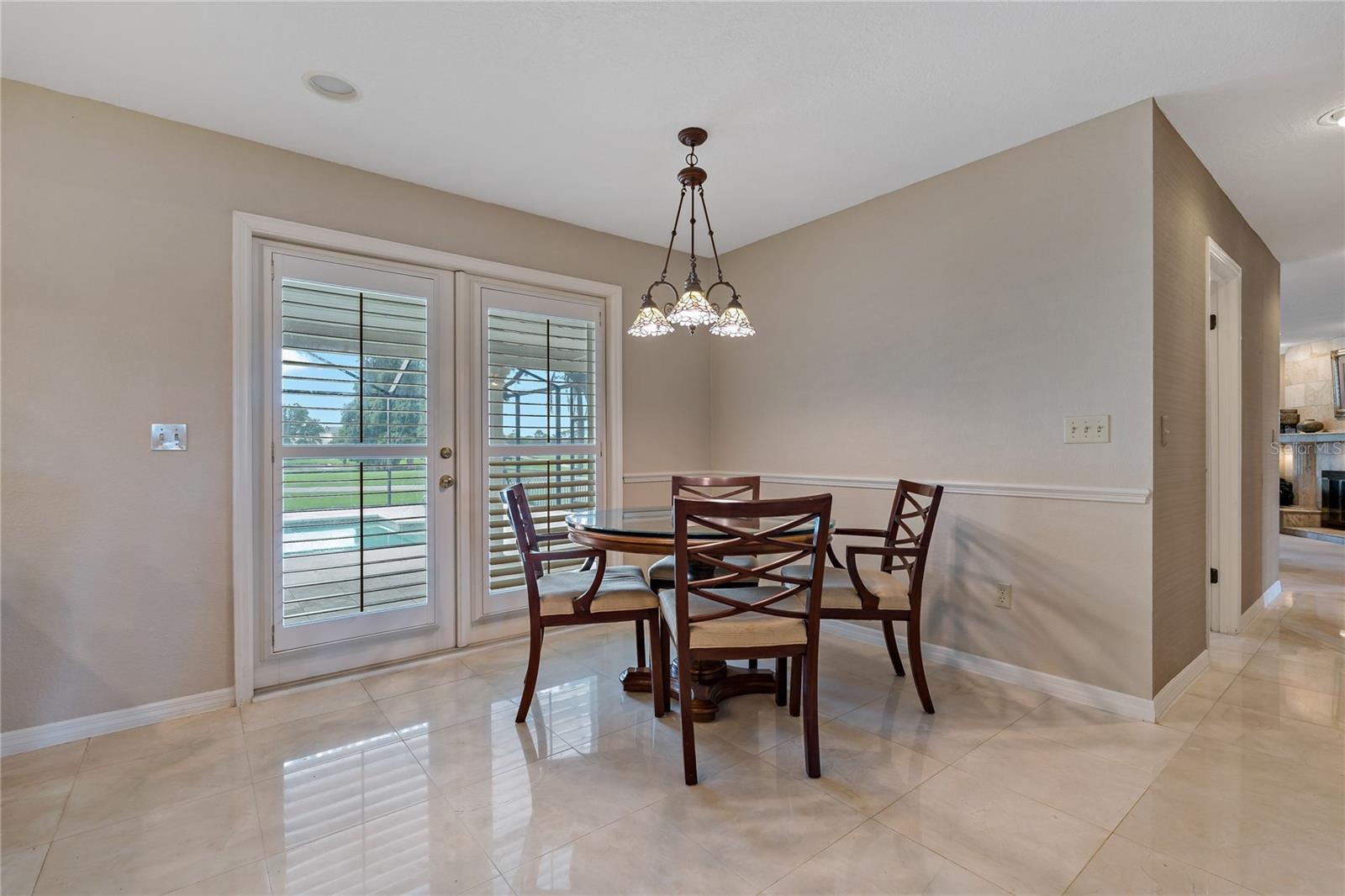 Listing photo id 15 for 2534 Heron Lane N