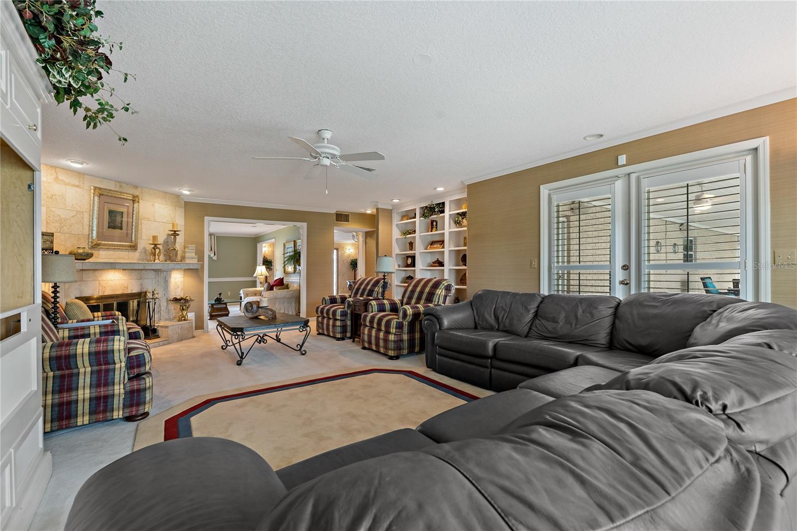 Listing photo id 17 for 2534 Heron Lane N