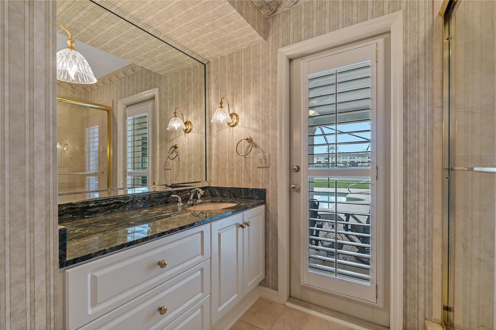 Listing photo id 19 for 2534 Heron Lane N