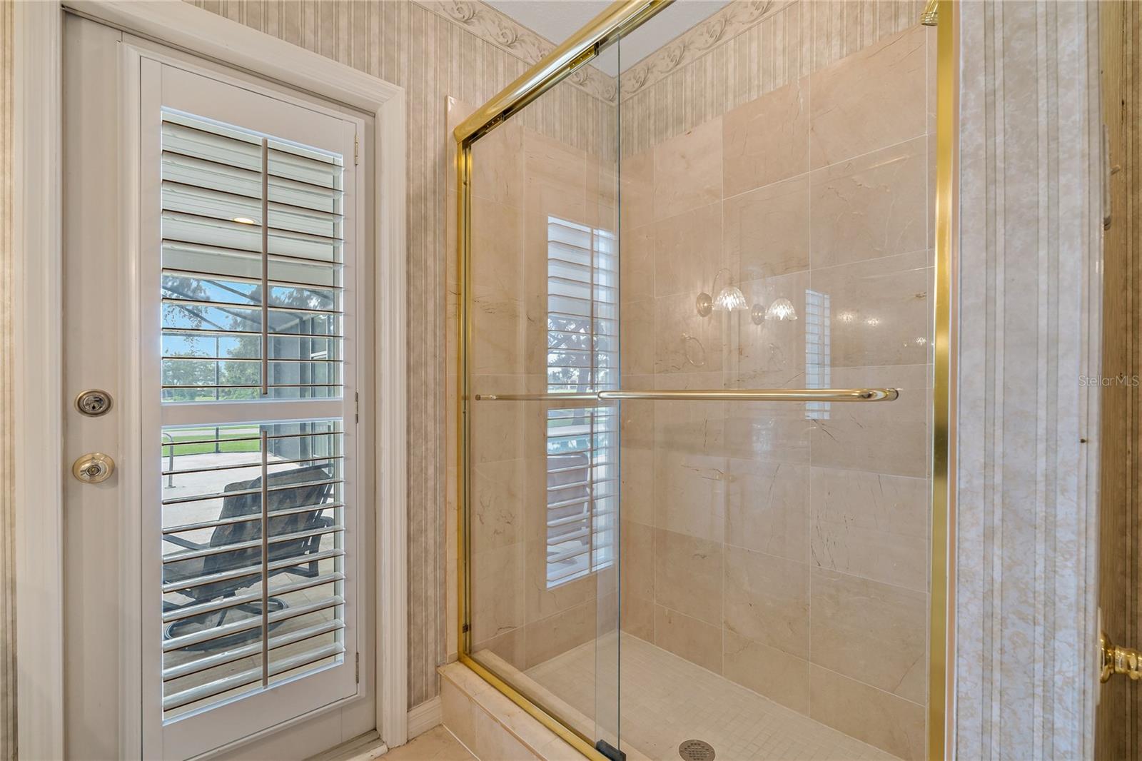 Listing photo id 20 for 2534 Heron Lane N