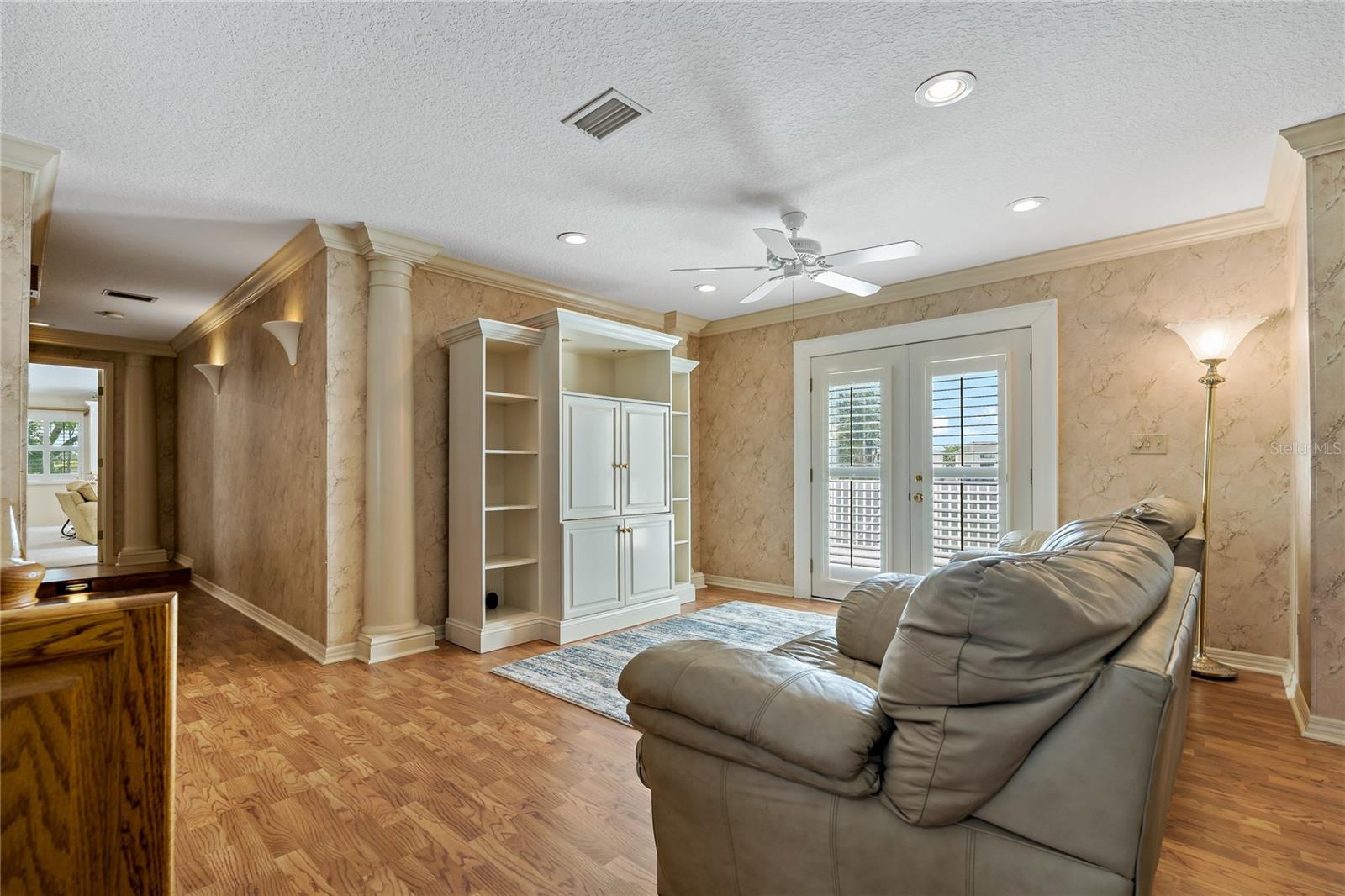Listing photo id 24 for 2534 Heron Lane N
