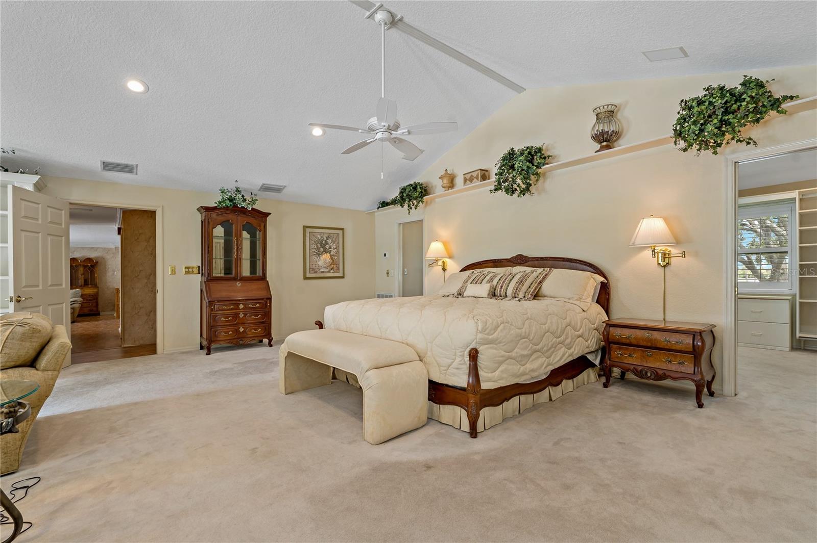 Listing photo id 25 for 2534 Heron Lane N