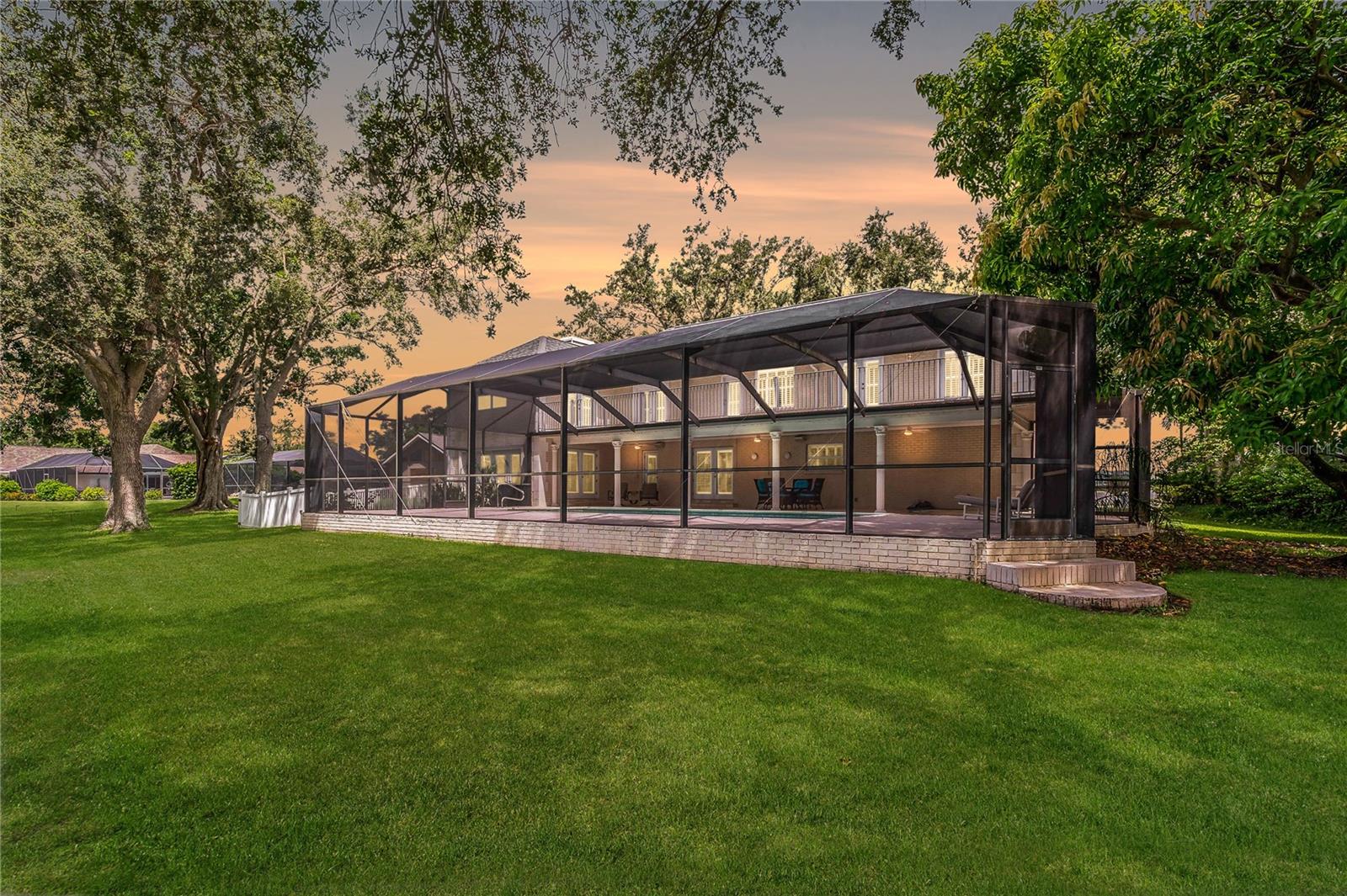 Listing photo id 1 for 2534 Heron Lane N