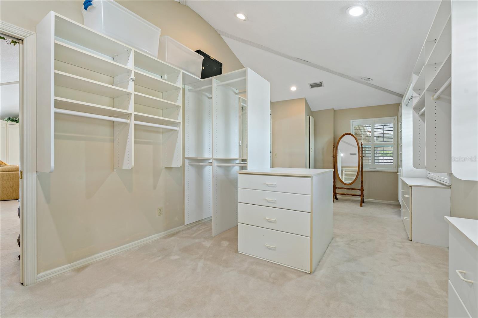 Listing photo id 28 for 2534 Heron Lane N