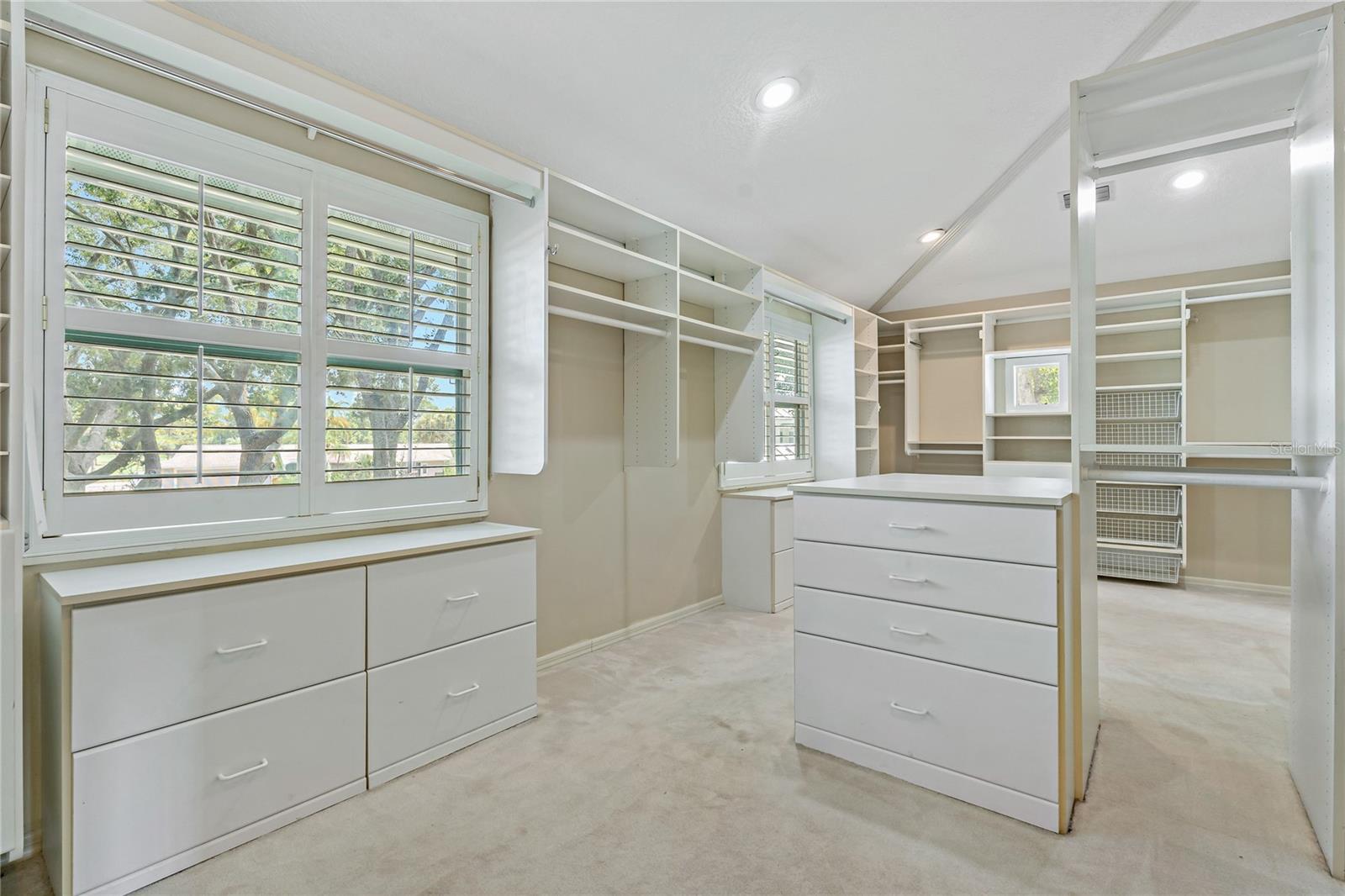 Listing photo id 29 for 2534 Heron Lane N