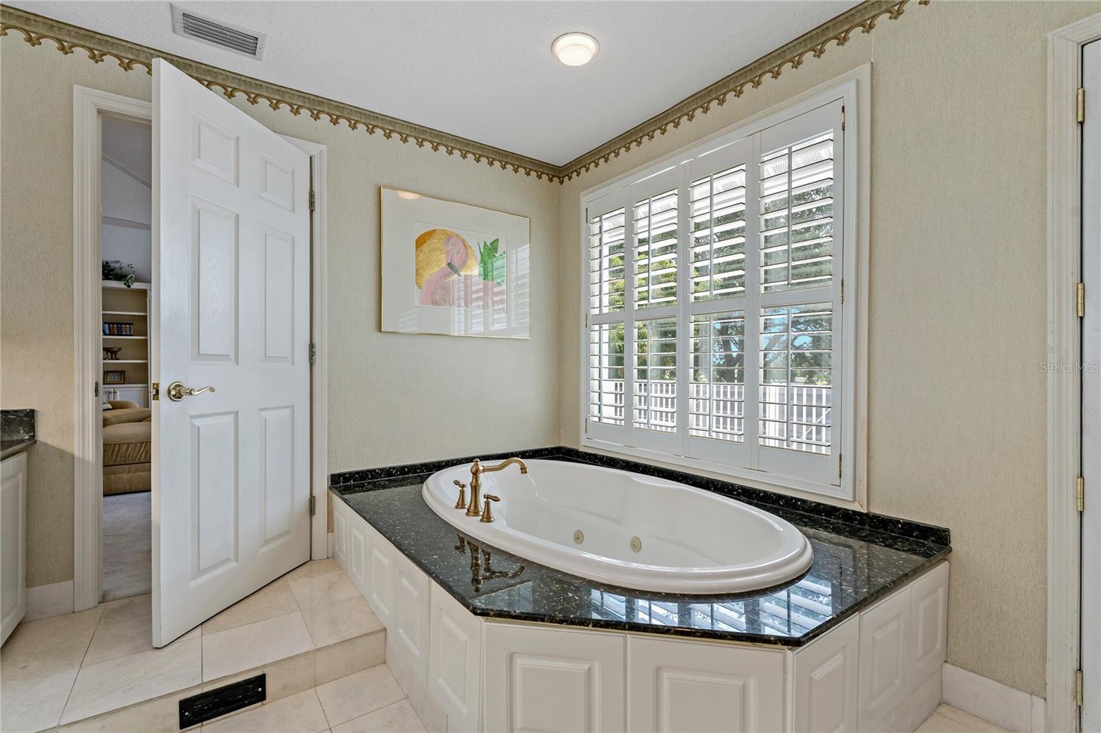 Listing photo id 31 for 2534 Heron Lane N