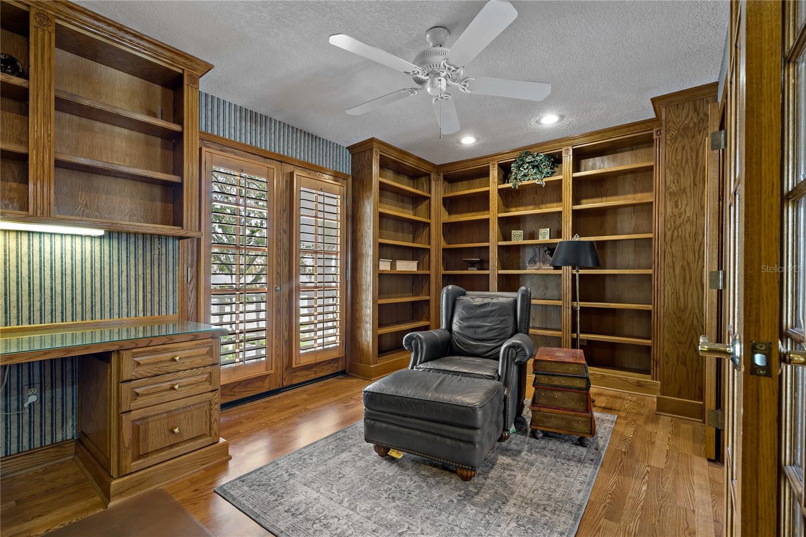 Listing photo id 33 for 2534 Heron Lane N