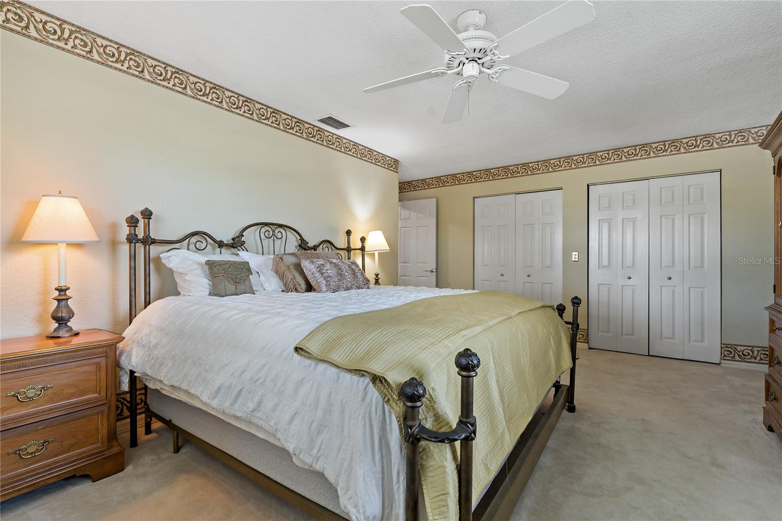 Listing photo id 34 for 2534 Heron Lane N