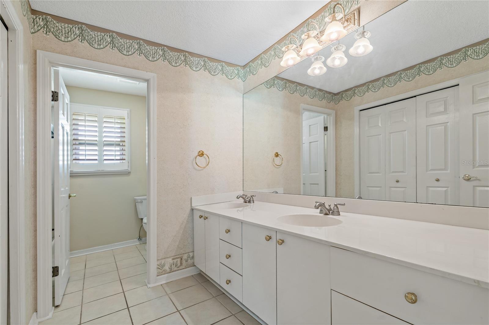 Listing photo id 35 for 2534 Heron Lane N