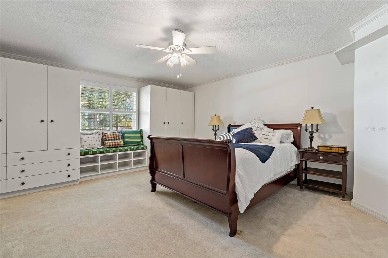 Listing photo id 37 for 2534 Heron Lane N