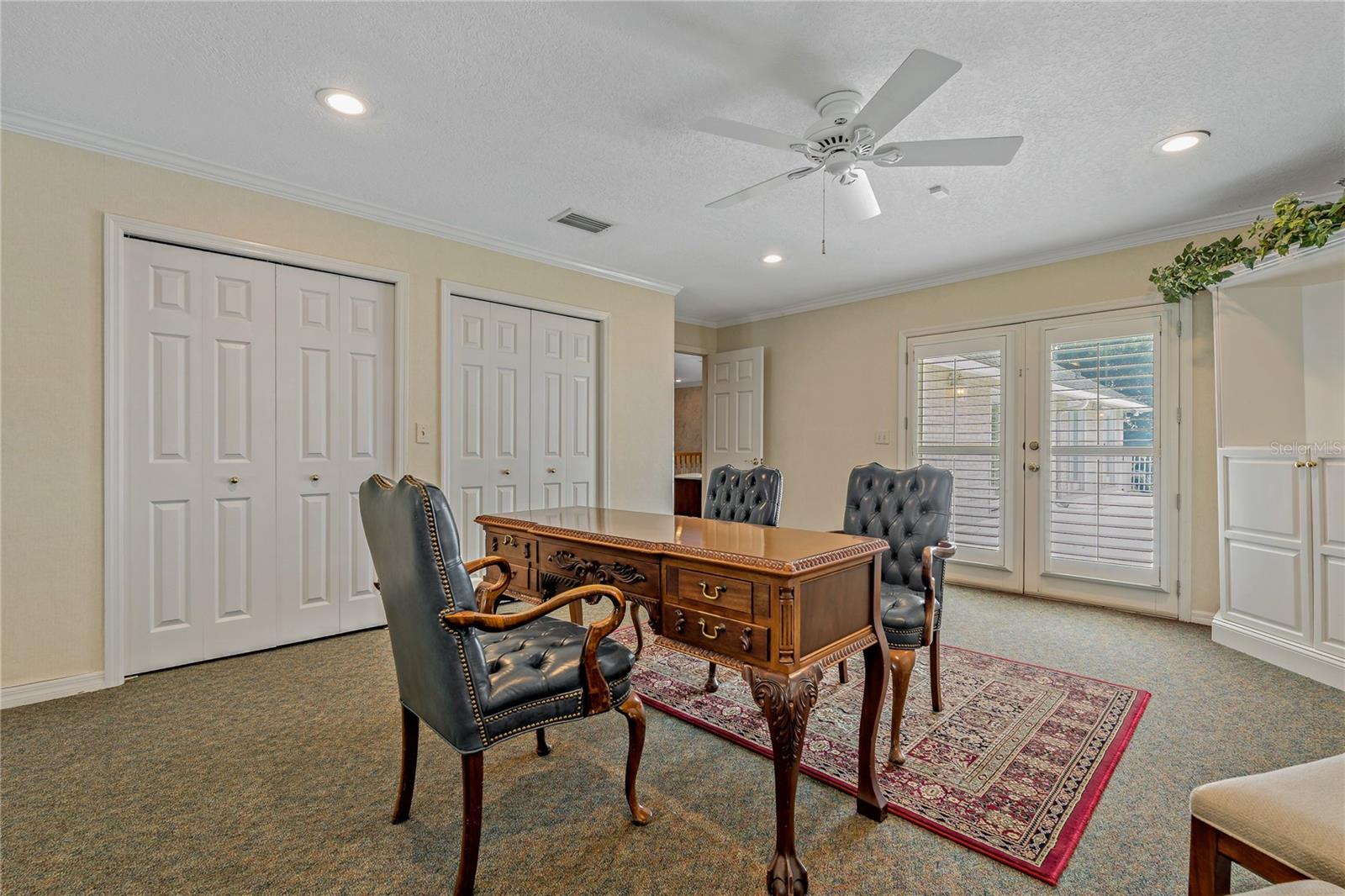 Listing photo id 38 for 2534 Heron Lane N