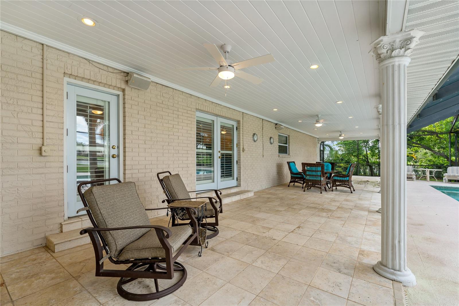 Listing photo id 40 for 2534 Heron Lane N