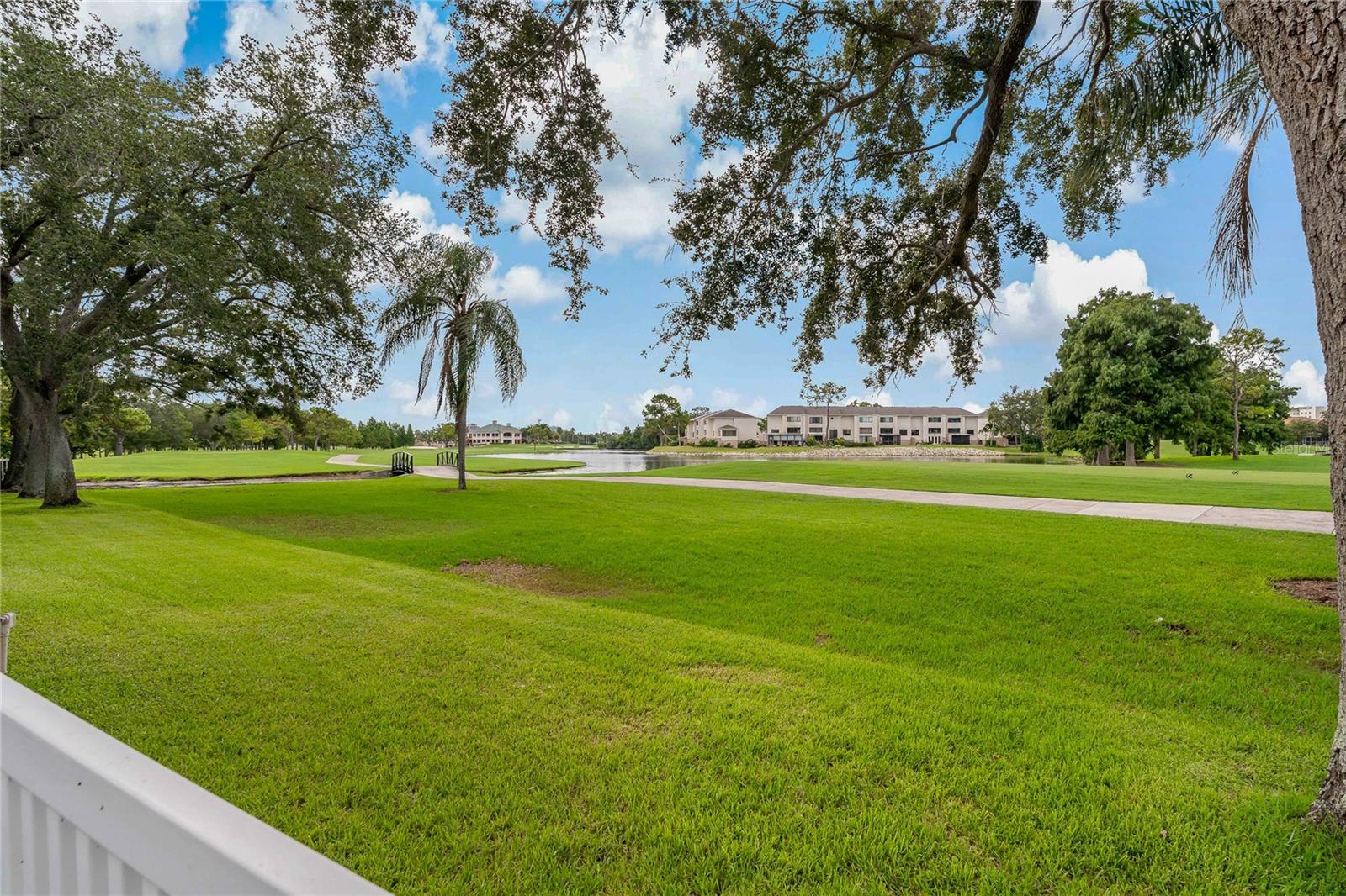 Listing photo id 44 for 2534 Heron Lane N