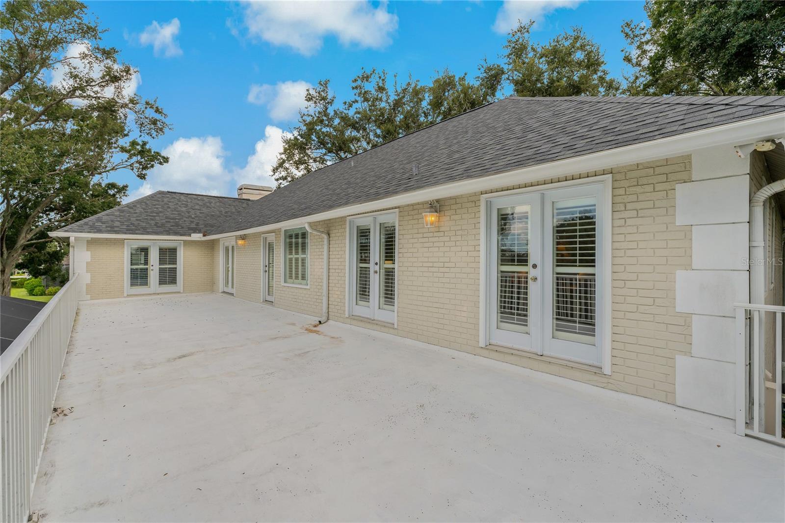 Listing photo id 50 for 2534 Heron Lane N