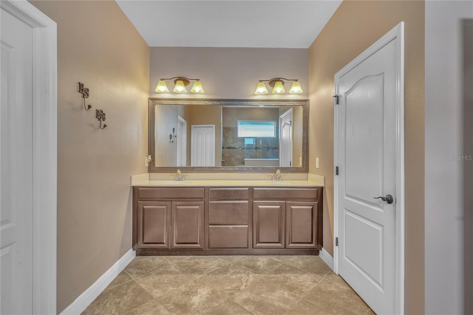 Image 21 of 69 For 11330 Lake Lucaya Drive