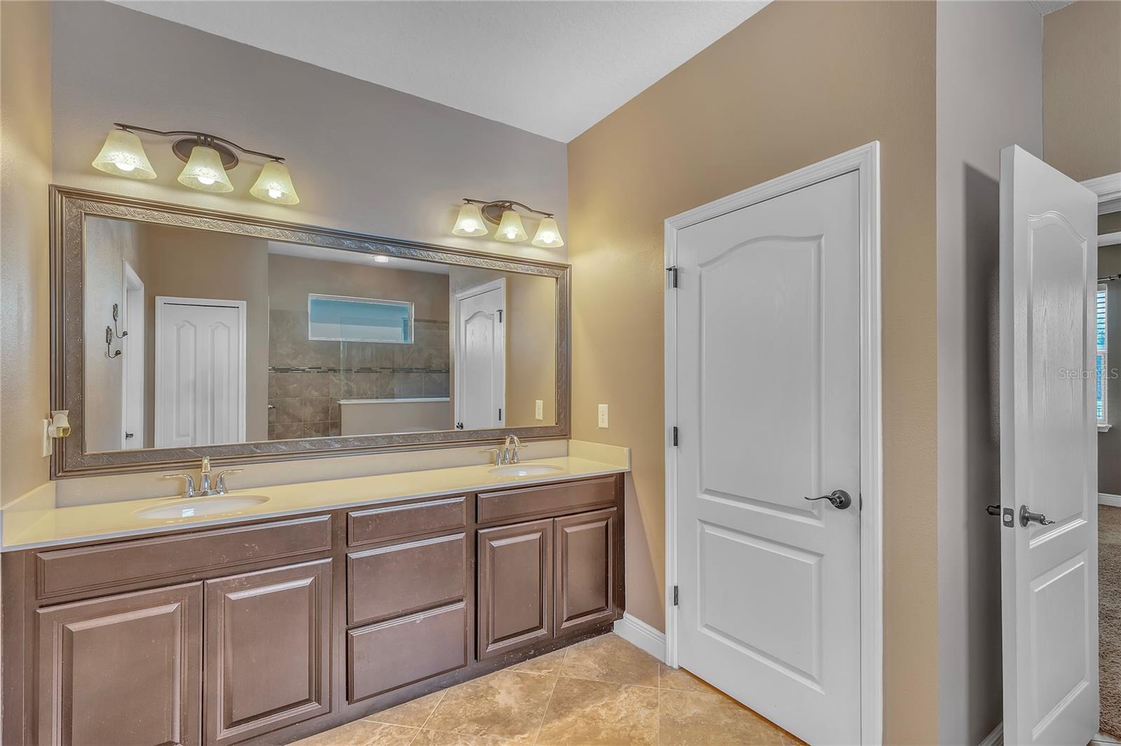 Image 23 of 69 For 11330 Lake Lucaya Drive