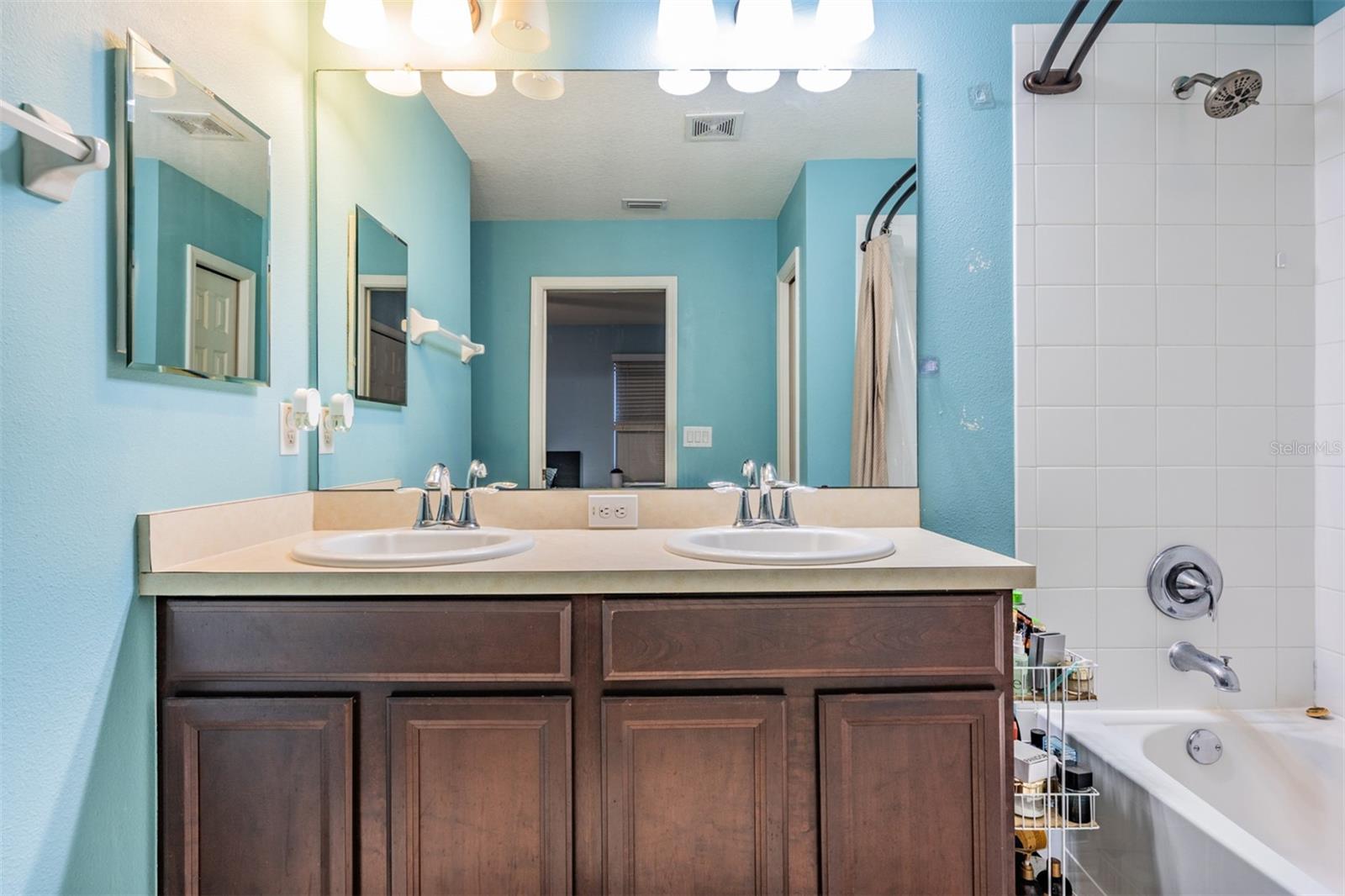 Image 28 of 41 For 6650 Holly Heath Drive