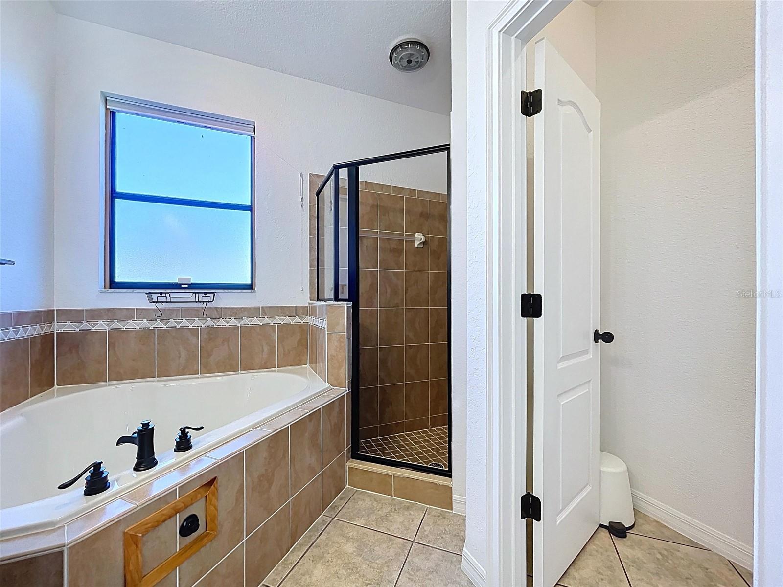 Image 17 of 41 For 4285 Meadowood Drive