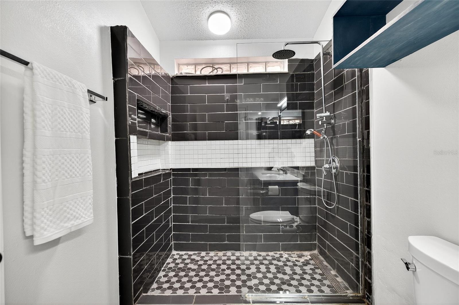Image 13 of 28 For 6628 Summer Haven Drive