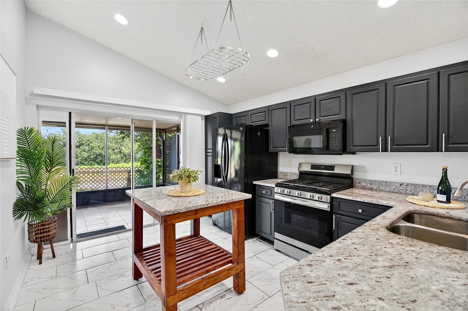 Image 7 of 28 For 6628 Summer Haven Drive