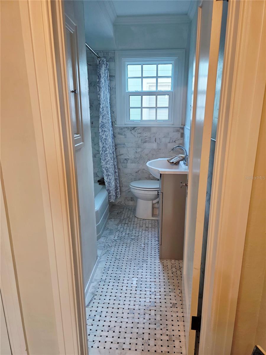 Image 12 of 25 For 475 28th Avenue N