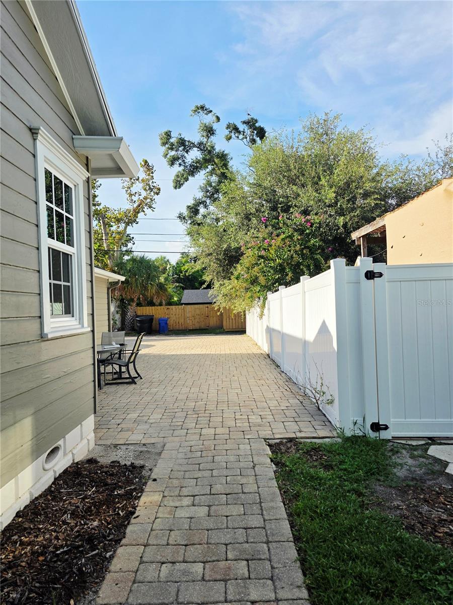 Image 24 of 25 For 475 28th Avenue N