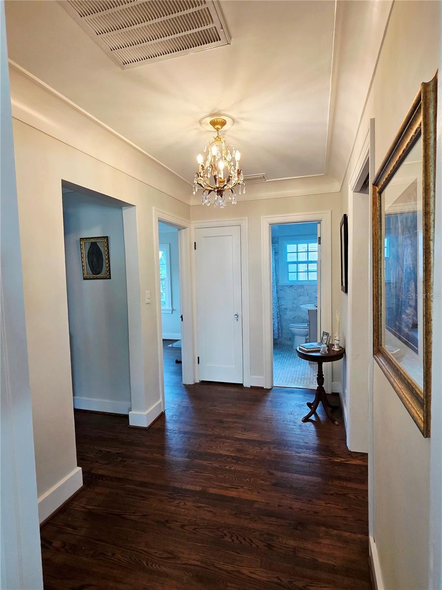 Image 7 of 25 For 475 28th Avenue N