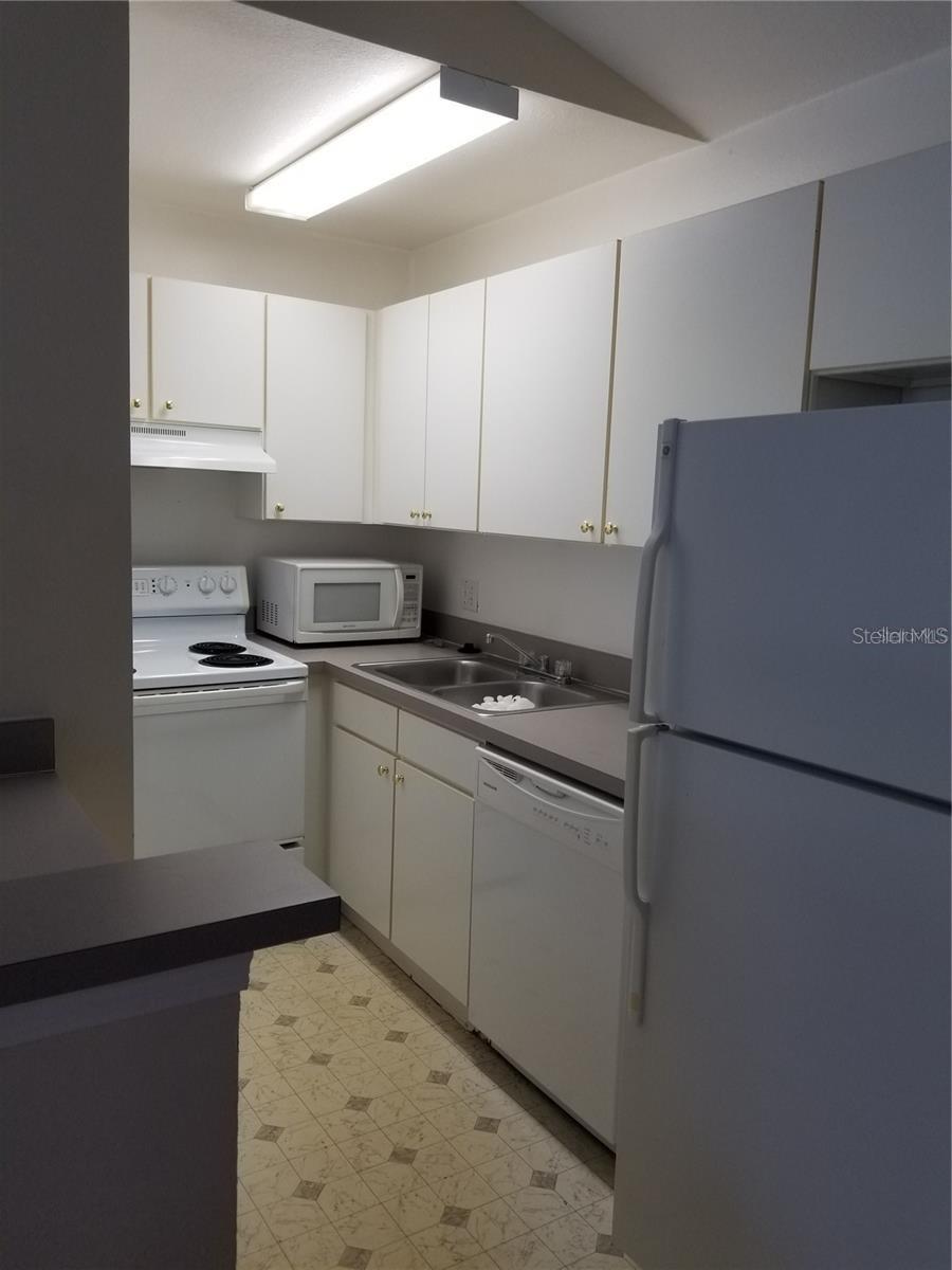 Image 13 of 16 For 10422 White Lake Court 10422