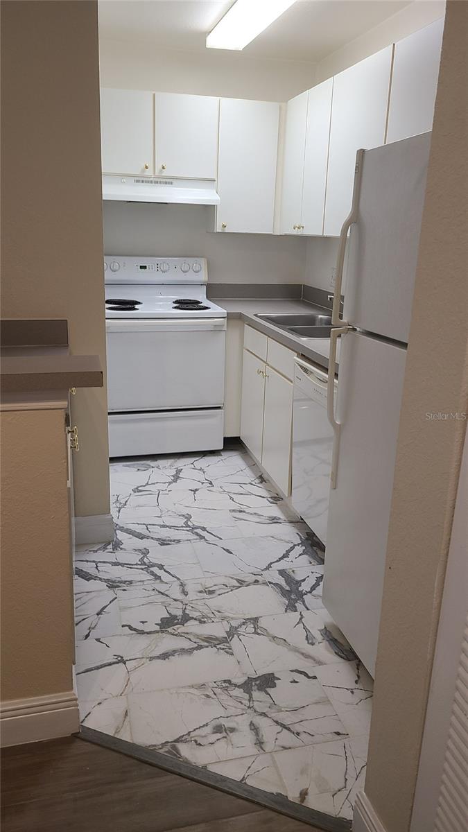 Image 3 of 16 For 10422 White Lake Court 10422