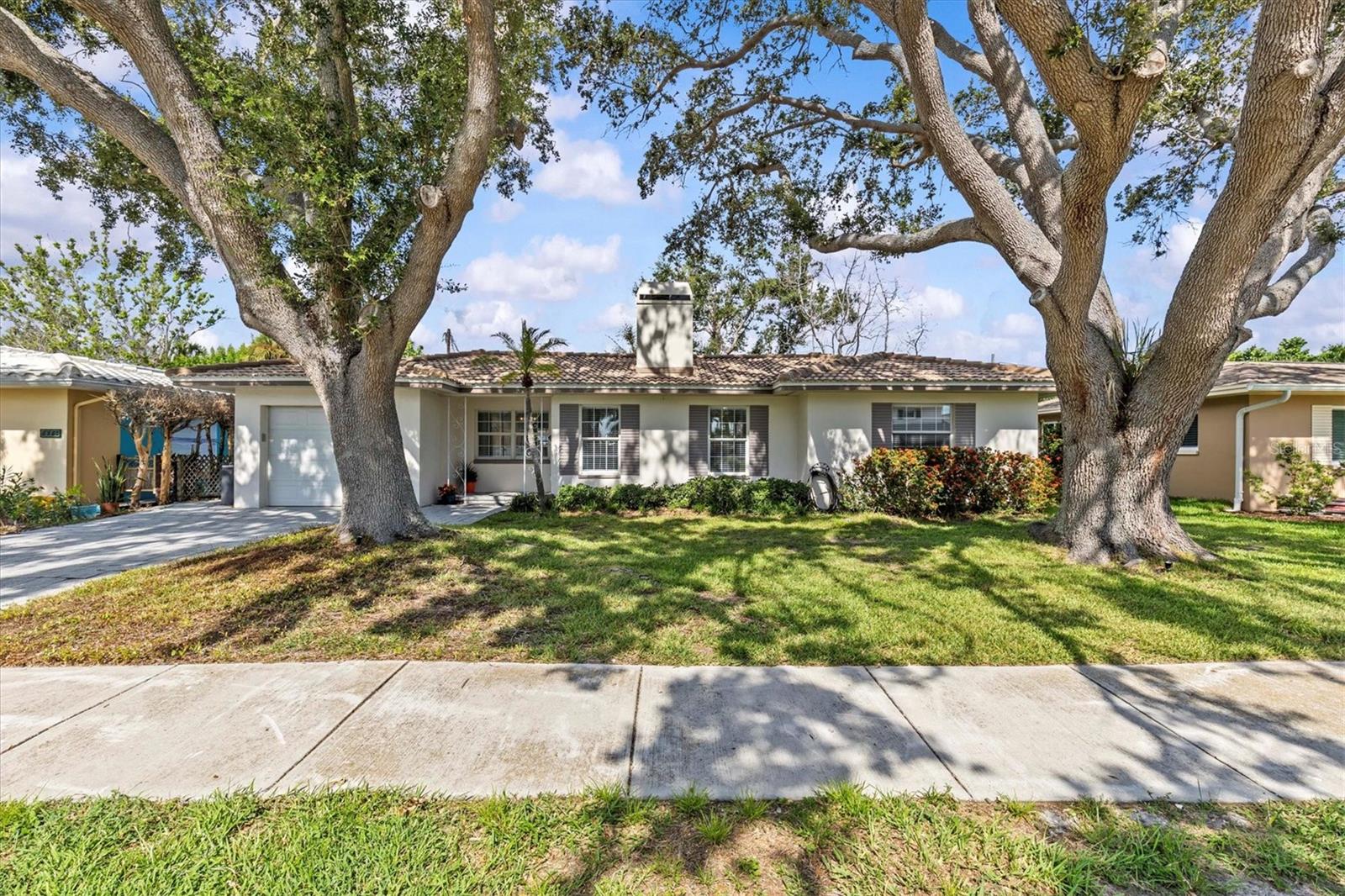 Image 4 of 65 For 824 Narcissus Avenue
