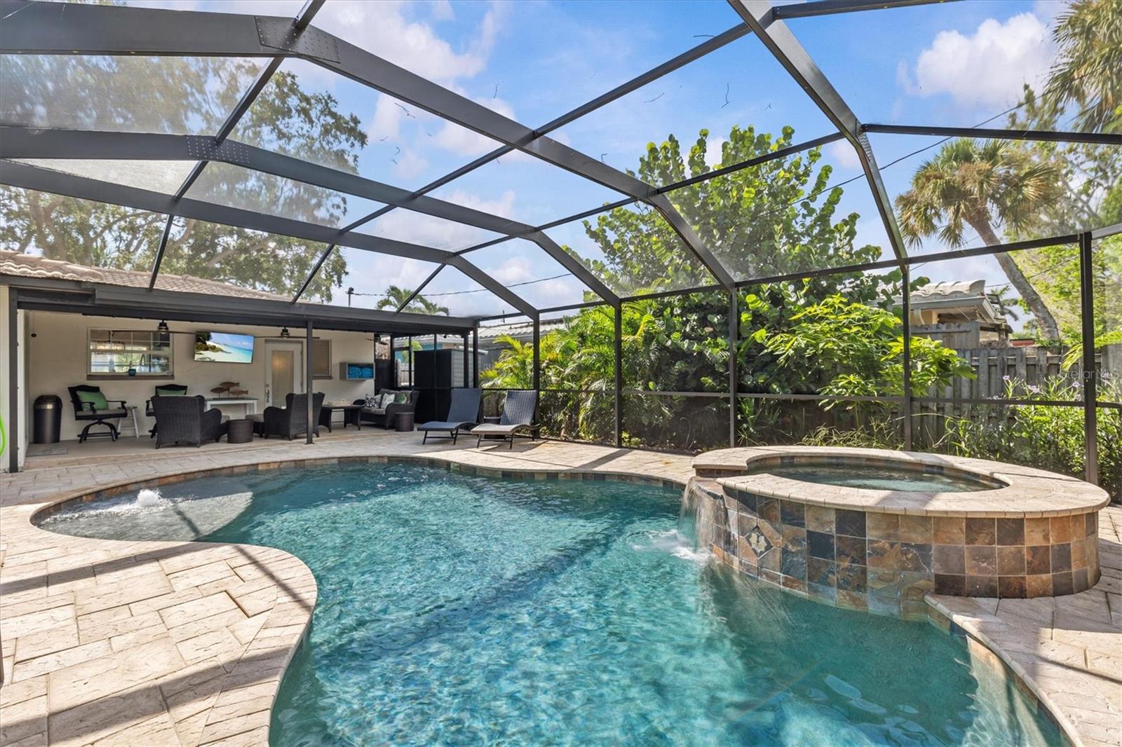 Image 43 of 65 For 824 Narcissus Avenue