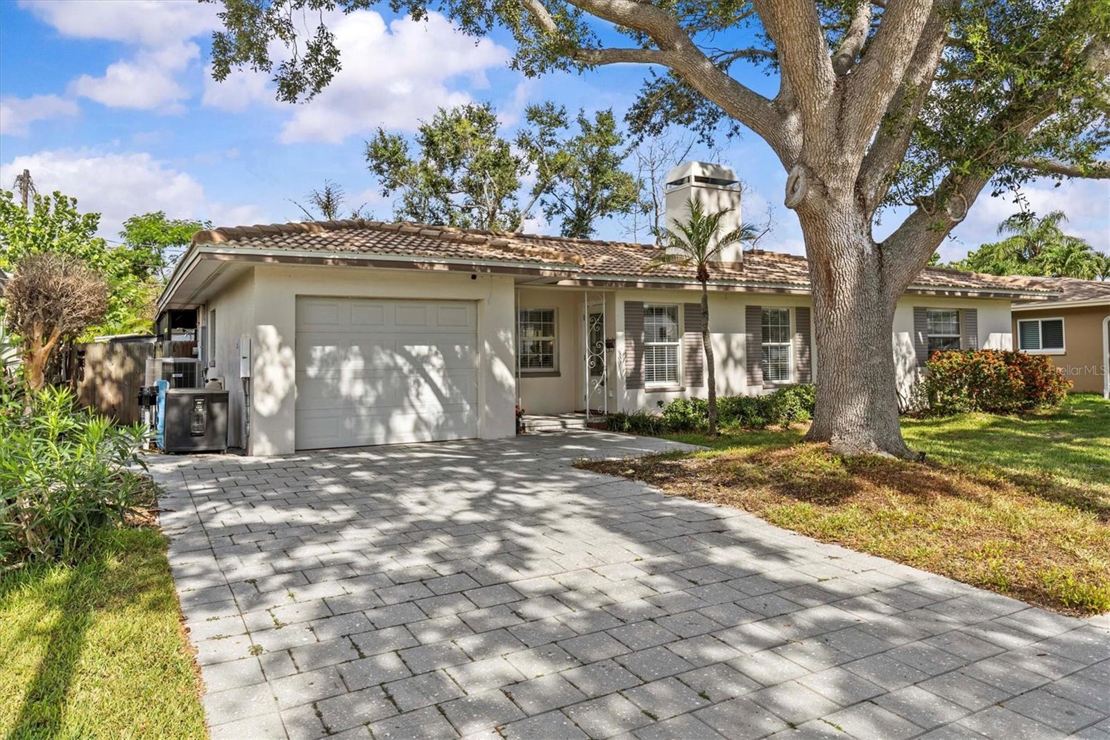 Image 5 of 65 For 824 Narcissus Avenue