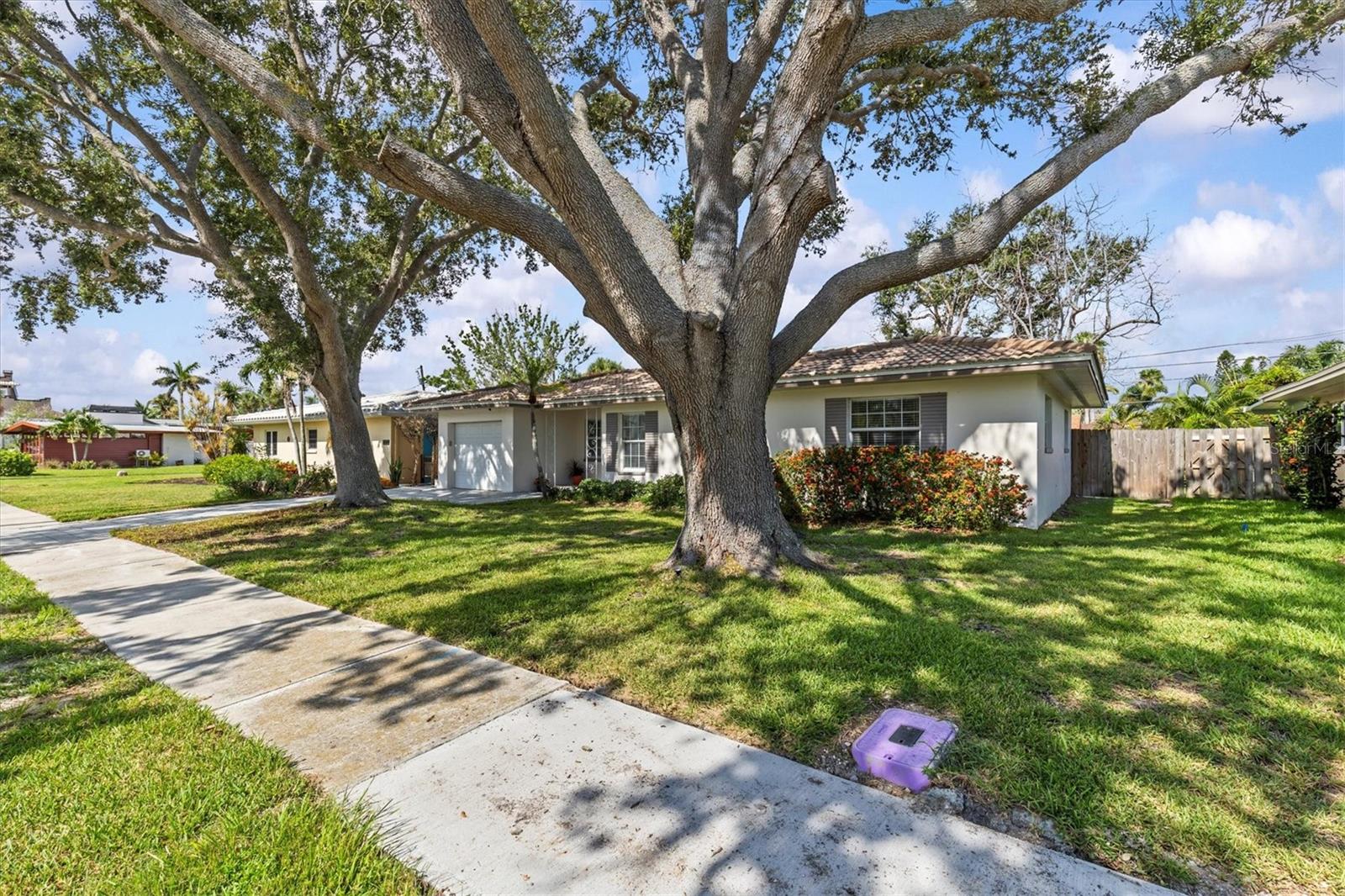 Image 6 of 65 For 824 Narcissus Avenue