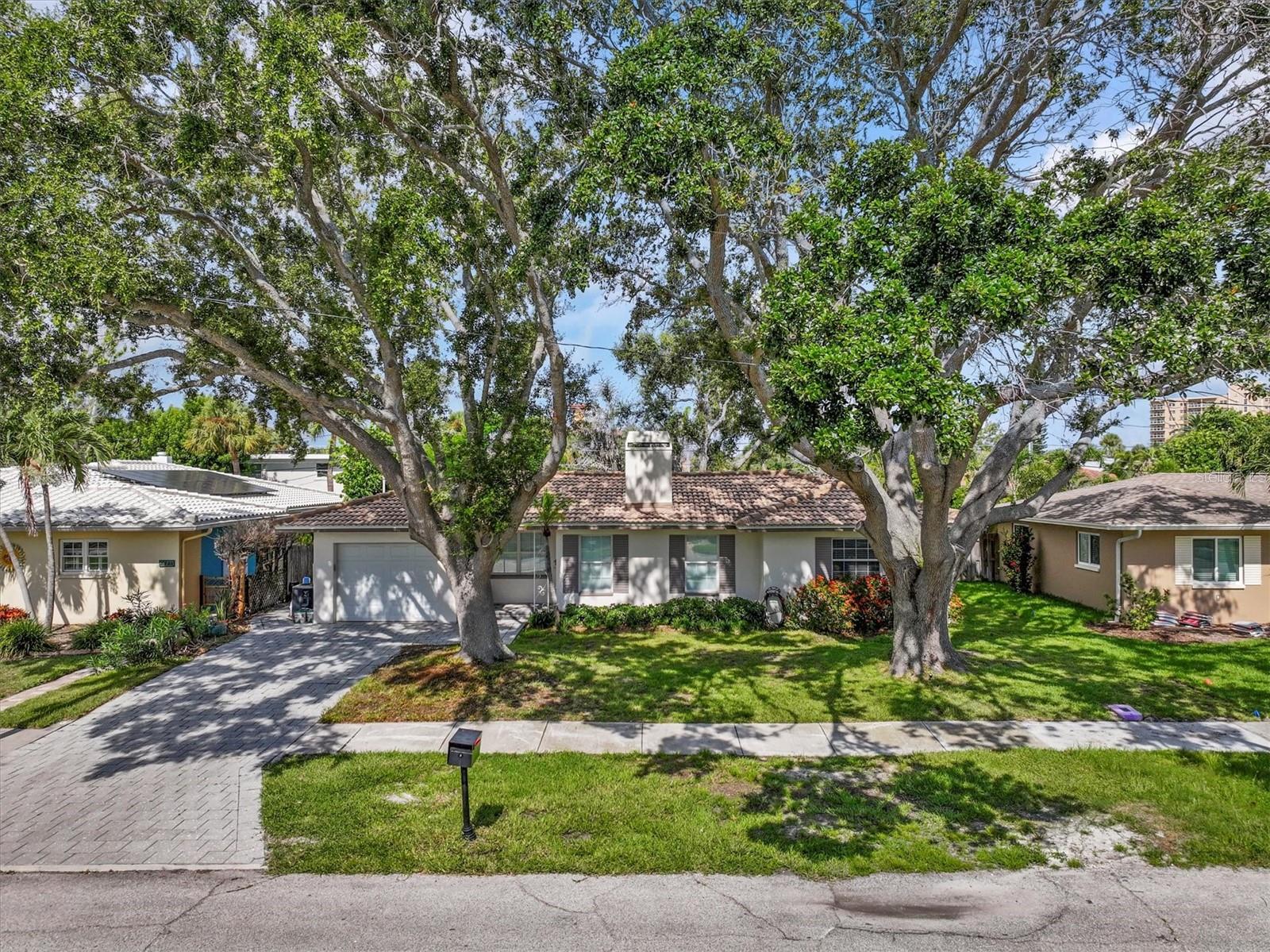 Image 7 of 65 For 824 Narcissus Avenue