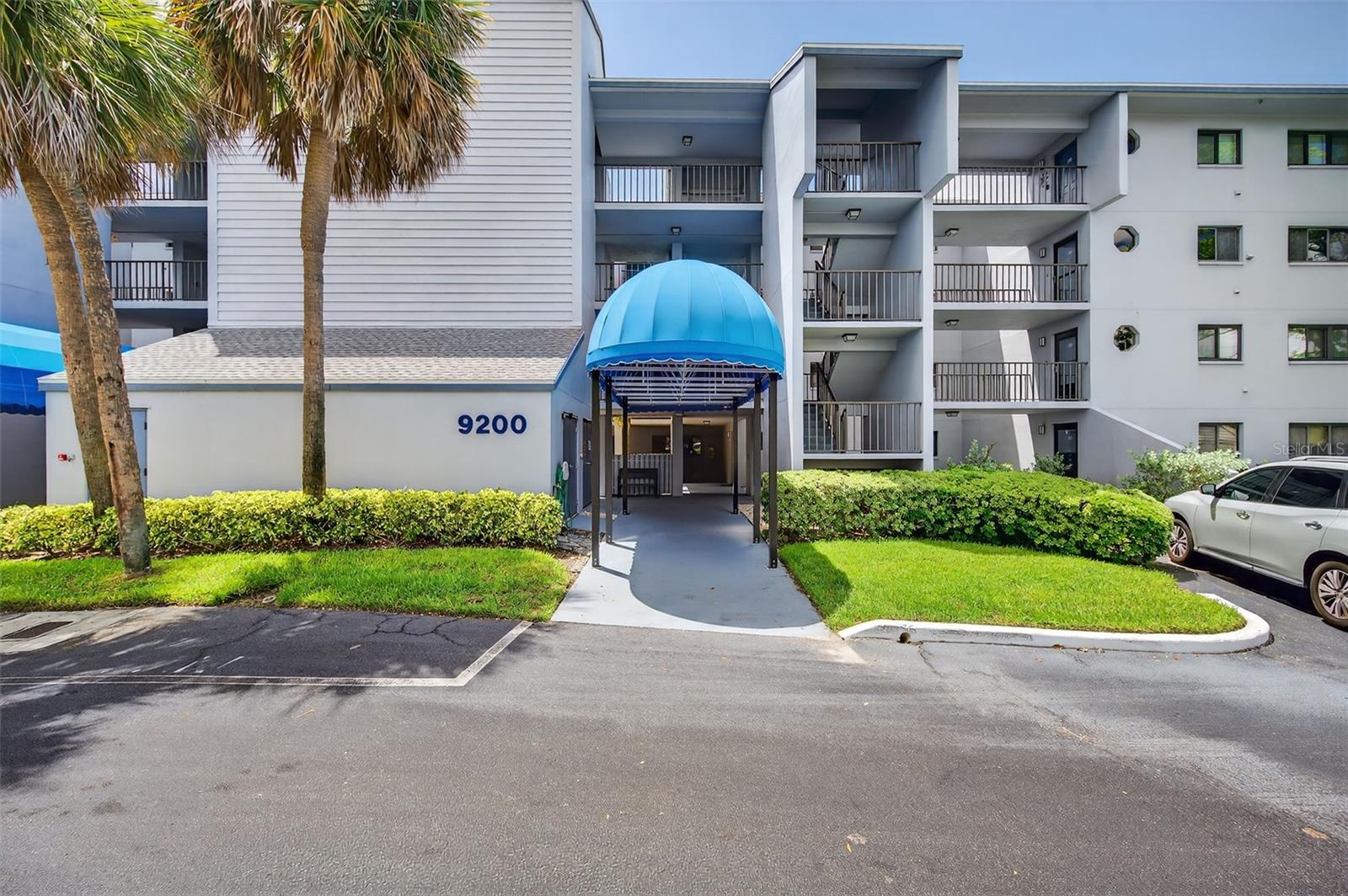 Image 4 of 51 For 9200 Park Boulevard 205