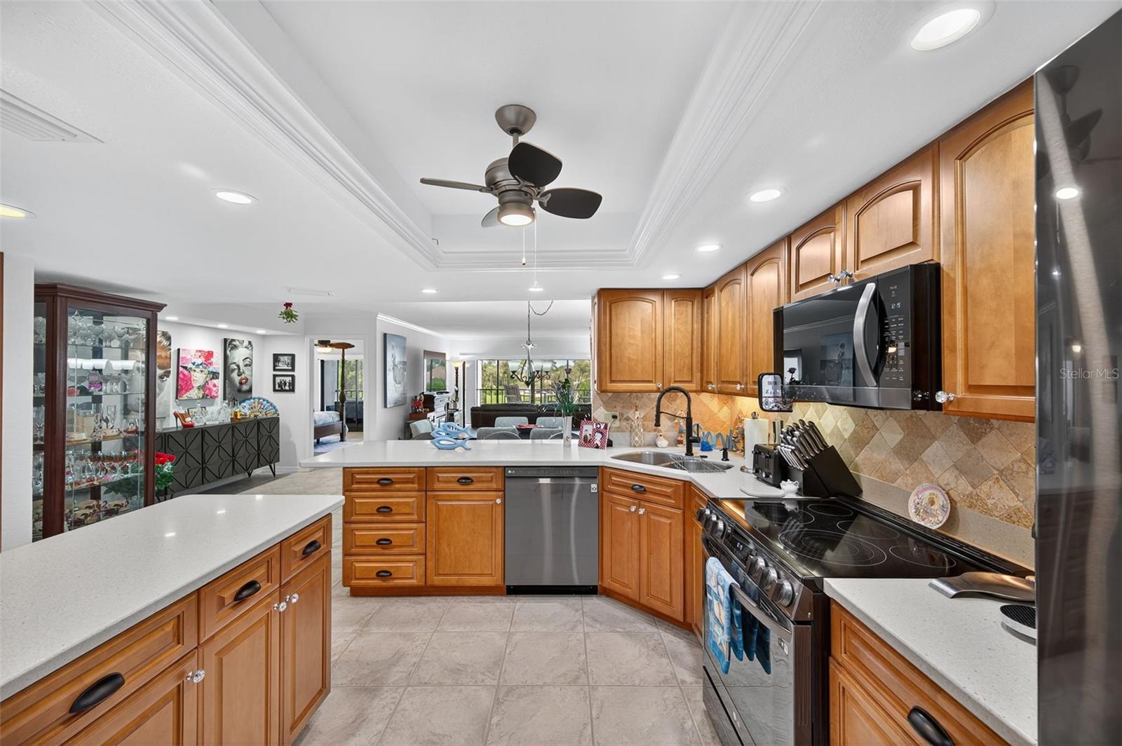 Image 6 of 51 For 9200 Park Boulevard 205