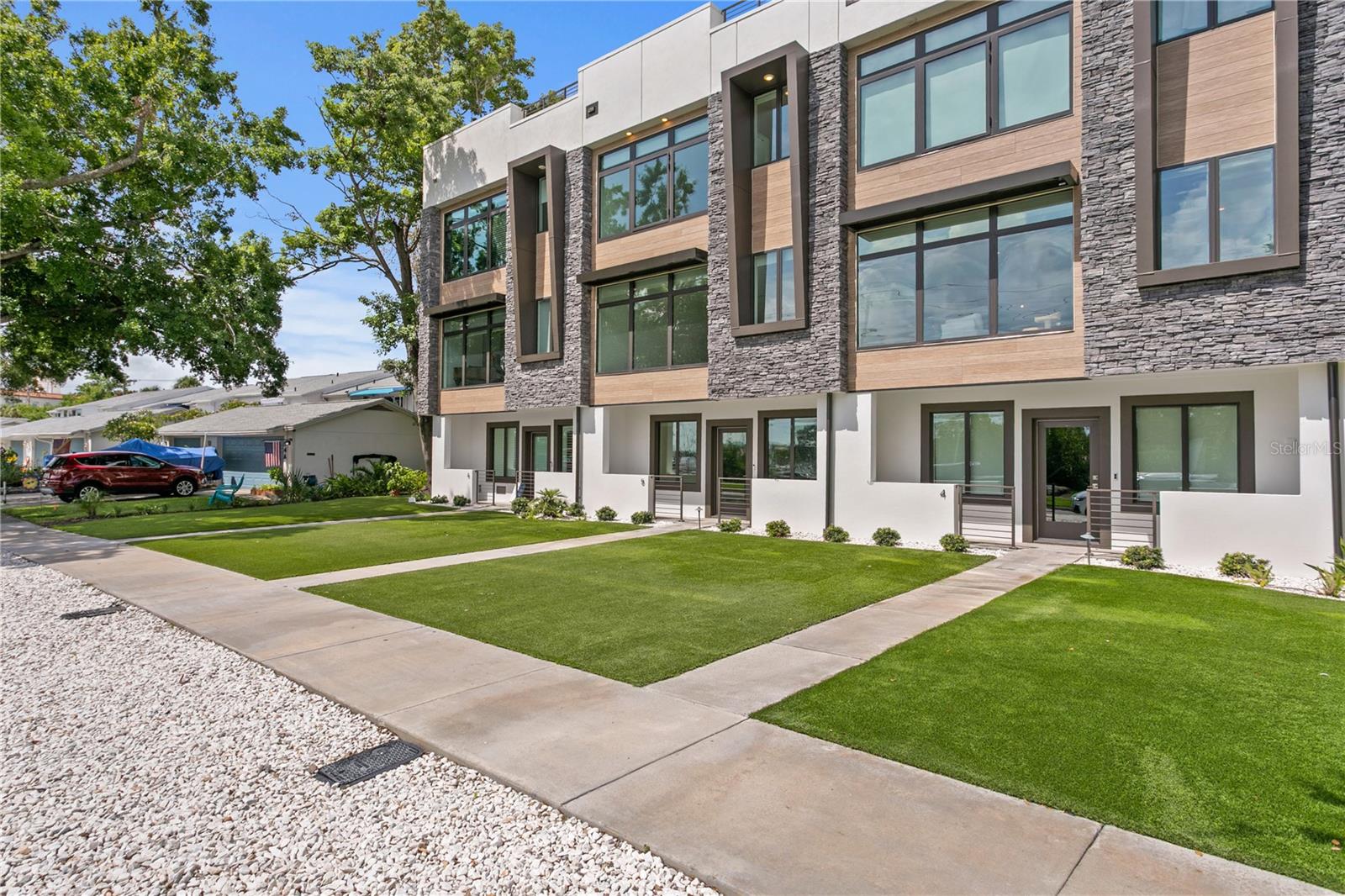 Image 3 of 55 For 90 Columbia Drive 5