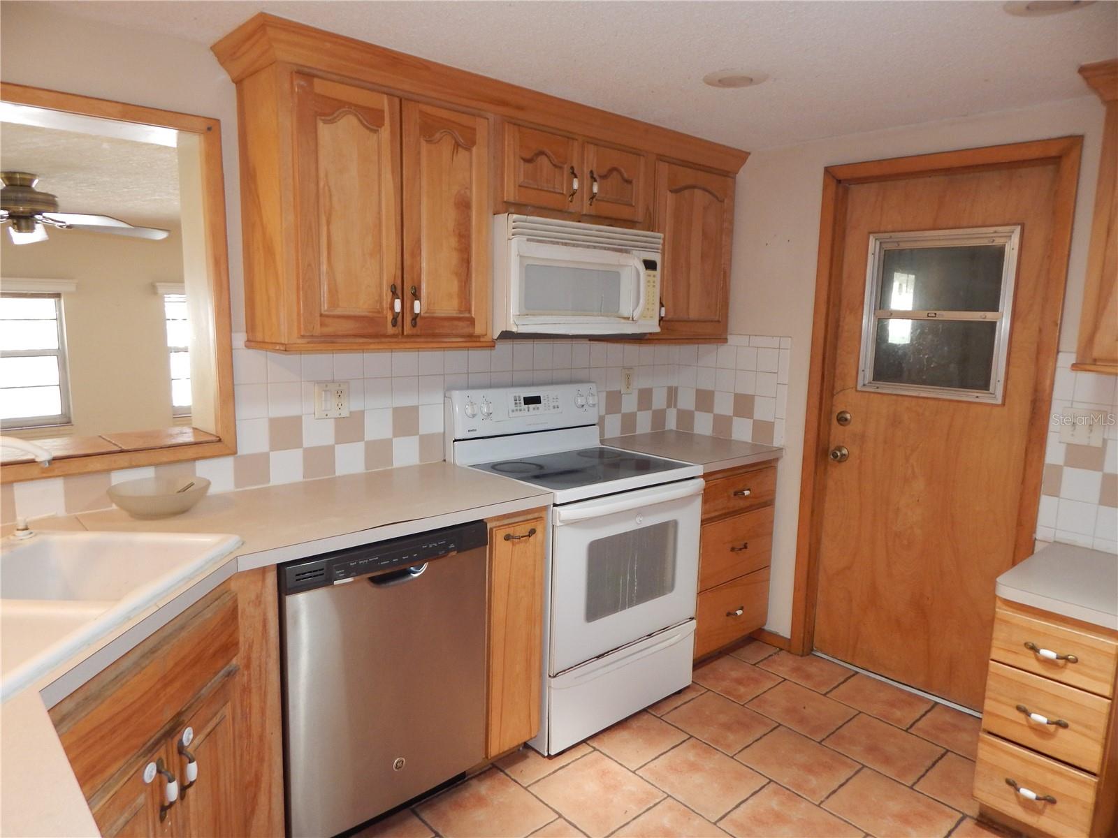 Listing photo id 14 for 12147 Scott Drive