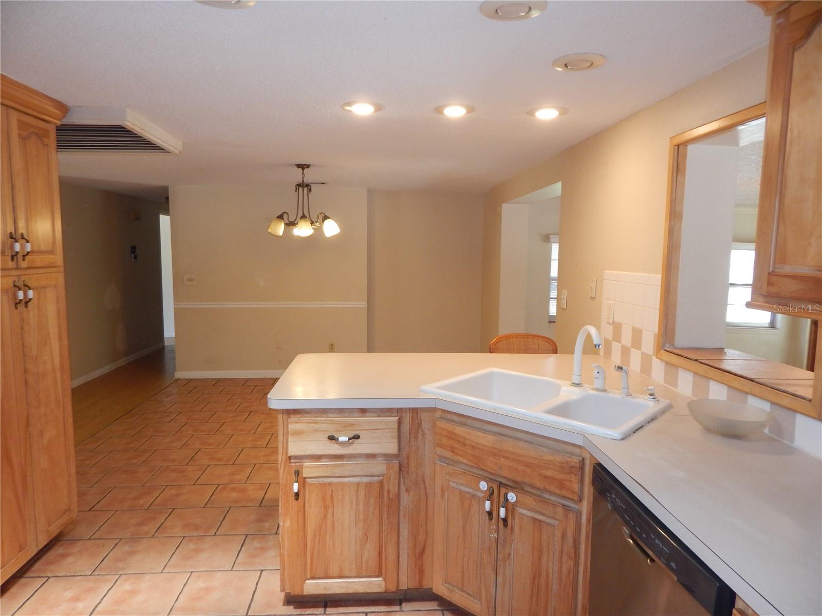 Listing photo id 17 for 12147 Scott Drive