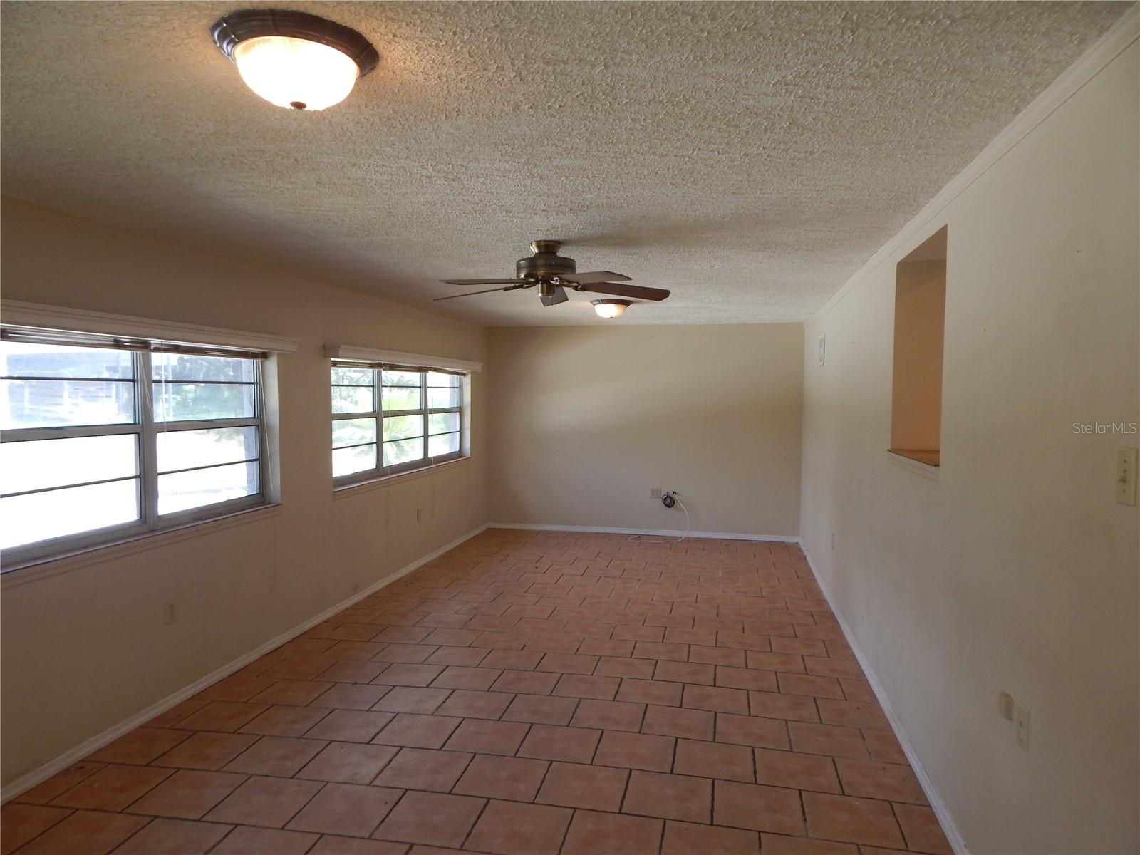 Listing photo id 3 for 12147 Scott Drive