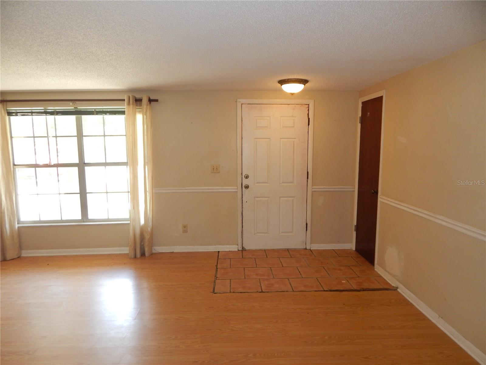 Listing photo id 7 for 12147 Scott Drive