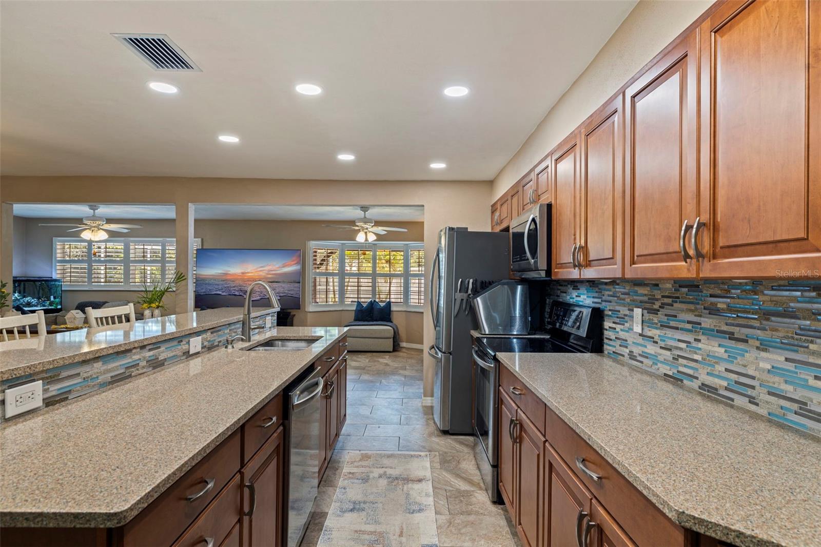Image 11 of 38 For 865 48th Avenue N